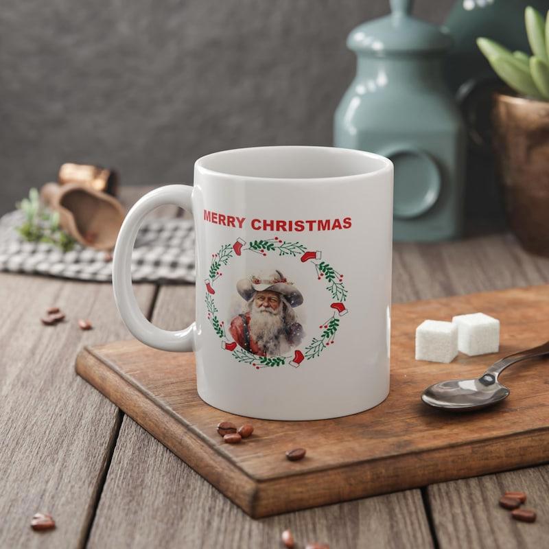 Tailorly White Ceramic 11 oz Mug - Merry Christmas Vintage Portrait Surrounded By Festive Green Wreath And Red Berries Santa Claus