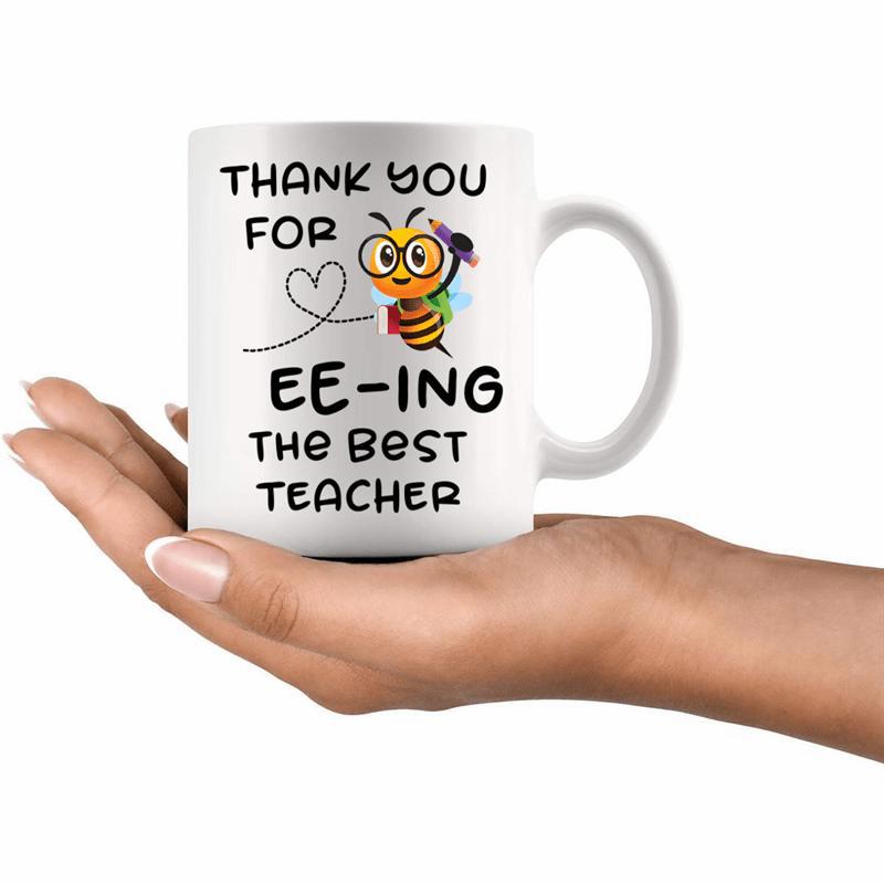 Tailorly White Ceramic 11 oz Mug - Thank You For Bee Ing The Best Teacher Friendly Little Cartoon Bee Wearing Glasses Flying With Heart Shaped Trail Bee