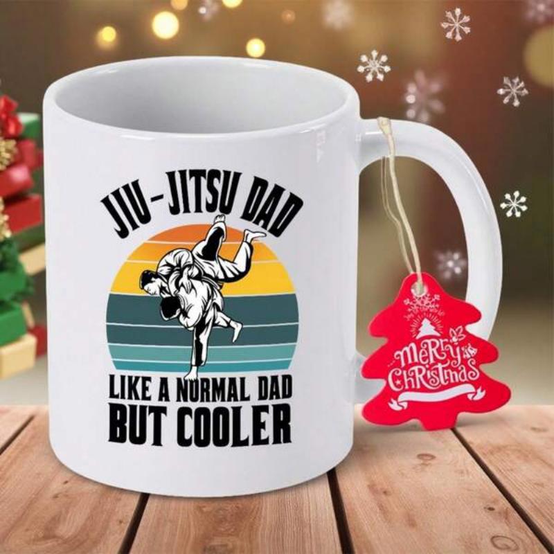 Tailorly White Ceramic 11 oz Mug - Jiu Jitsu Dad Like A Normal Dad But Cooler Retro Sunset Background With Two Martial Arts Athletes Grappling Skilled Grappler