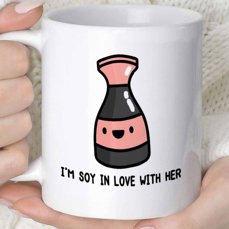 Tailorly White Ceramic 11 oz Mug - I'm Soy In Love With Her Cute Smiling Cartoon Style Pink And Black Condiment Bottle