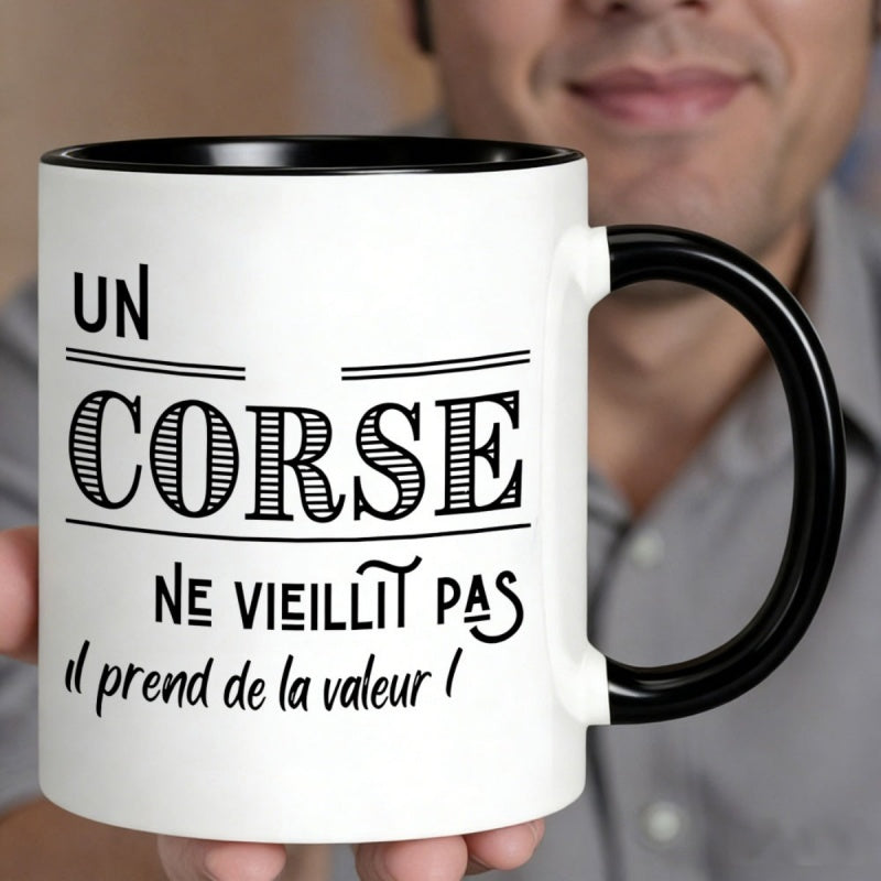 Tailorly Black Accent 11 oz Mug - french text "une vieillit pas il de la valeur unique"